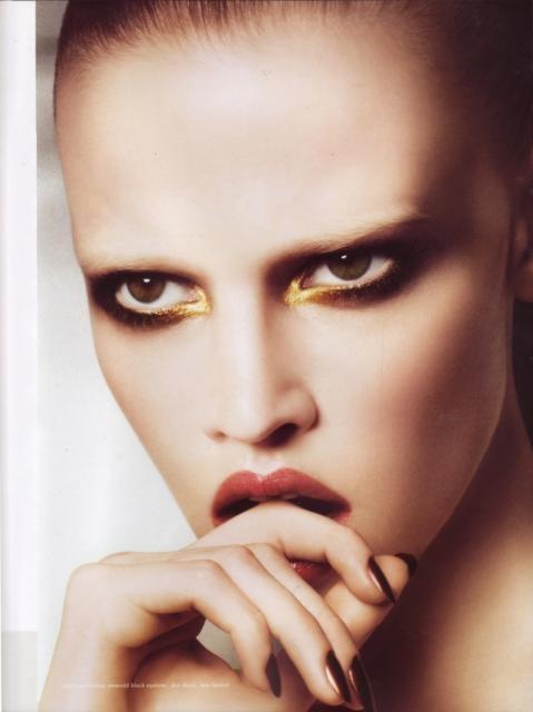The New Beauty Trend of Bleached Eyebrows