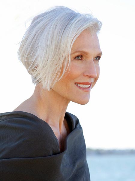 How to Remove the Yellow Color from White Hair