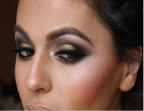 Could this be the easiest smoky eye tutorial?