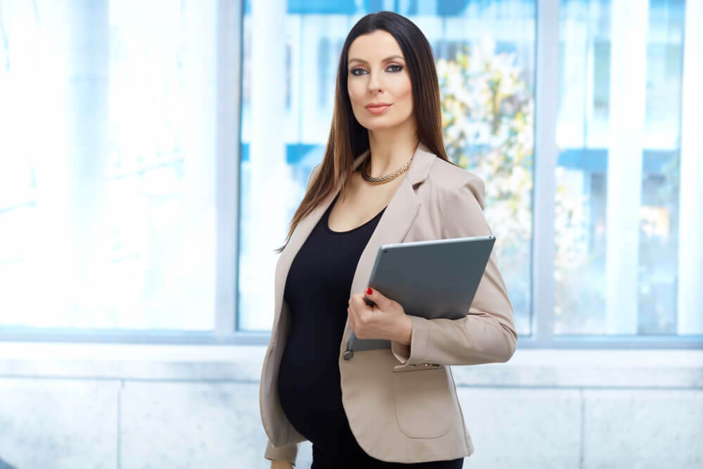 Dfrow How To Dress A Growing Bump corporate style