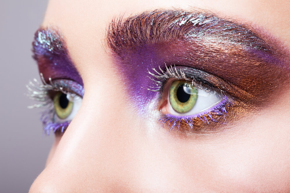 DFrow 9 New Year Makeup Ideas to Try glitter