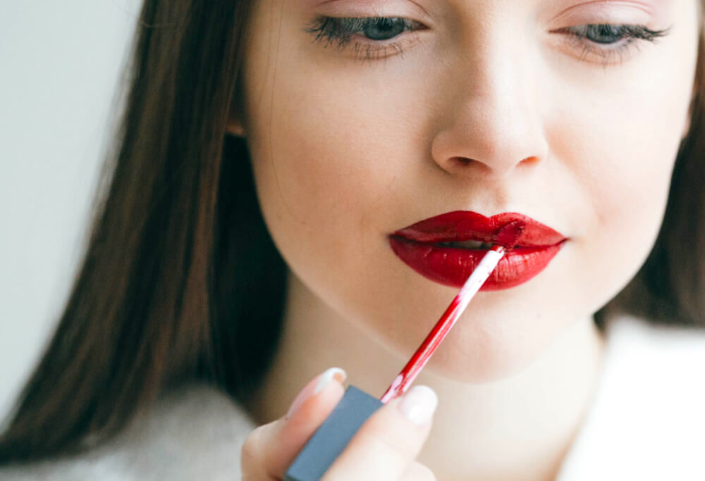 DFrow 9 New Year Makeup Ideas to Try red lipstick