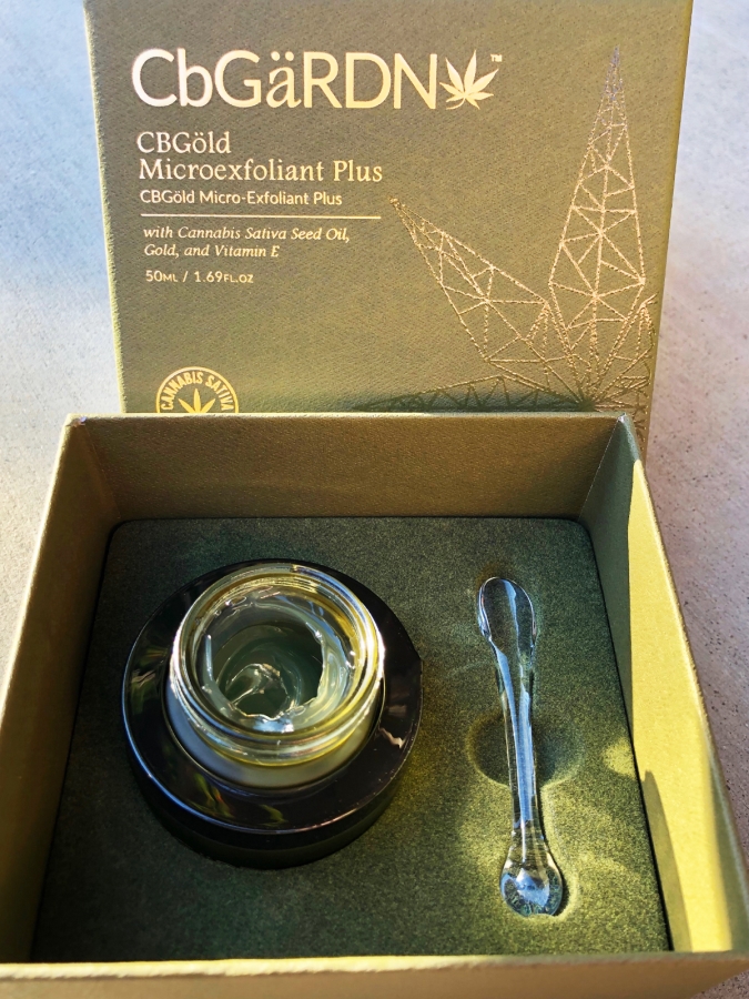 CbGäRDN Microexfoliant Plus in box with applicator