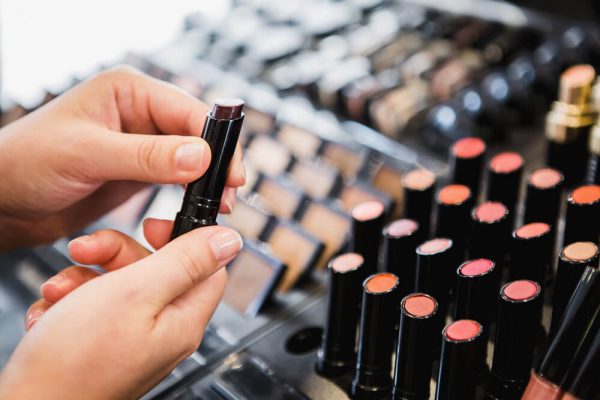 How to Mix Your Lip Colors for the Perfect Shade - DF Row