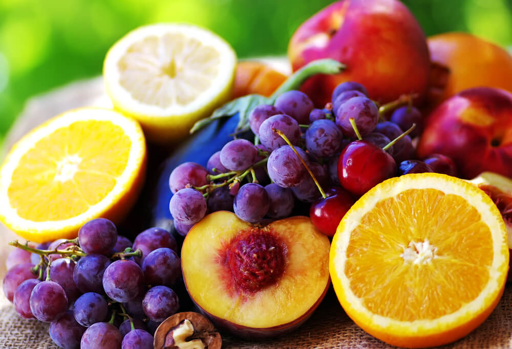 Fruits with resveratrol and vitamin C