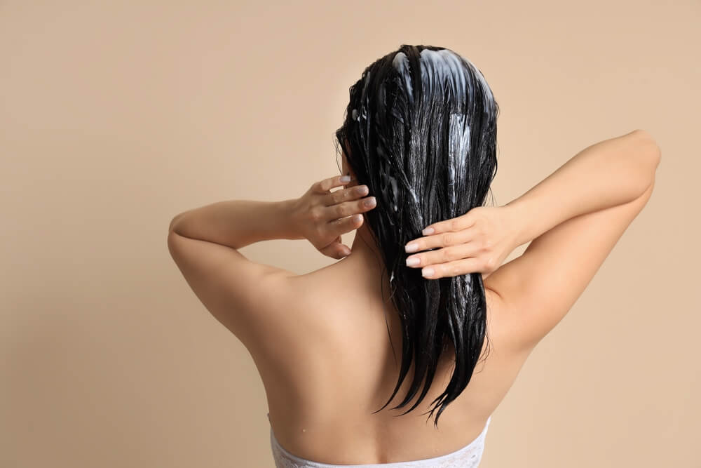 woman hair mask