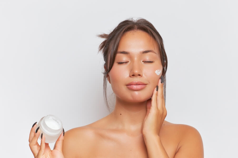 woman moisturizer