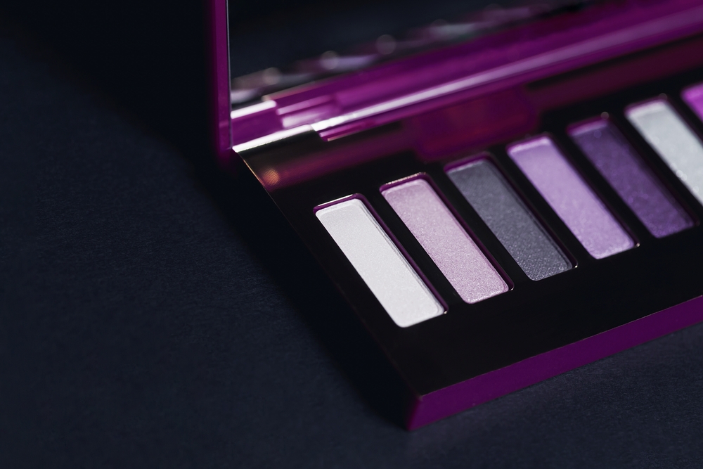 Lavender eyeshadow palette for award show beauty trends